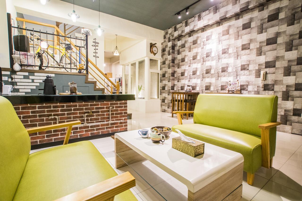 Railway Traveler B&B T'ai-tung Exterior foto