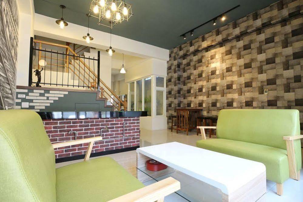 Railway Traveler B&B T'ai-tung Exterior foto
